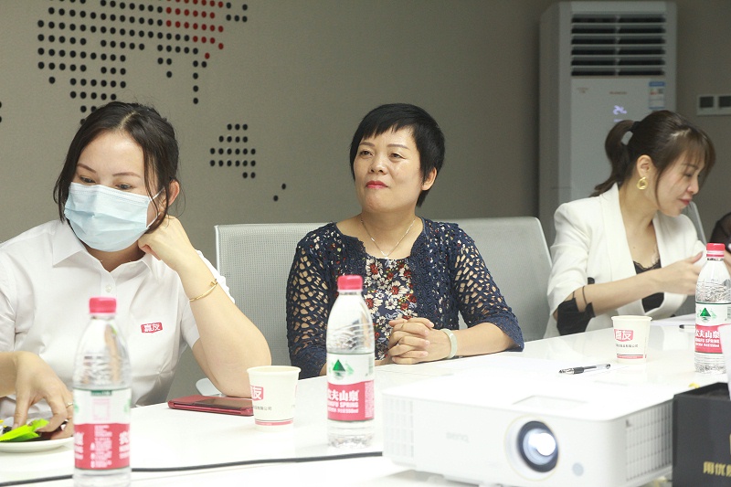 Ů��ҵ����̸��